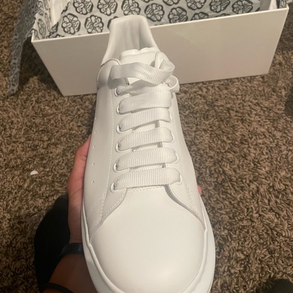 Alexander Mcqueens " White Iridescent " - Picture 9 of 12